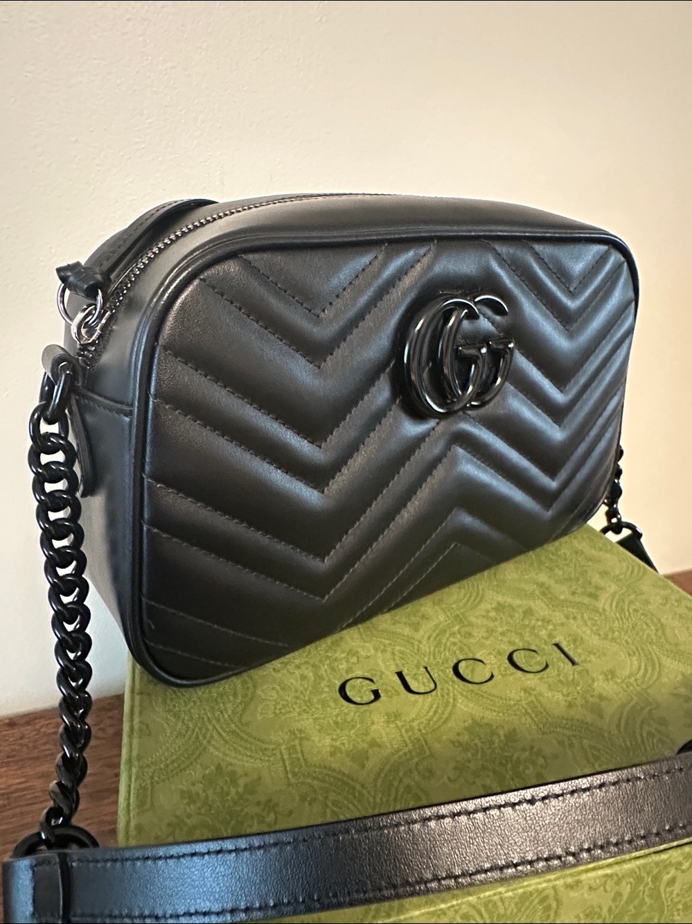 Gucci Black Chevron Matelassé GG Marmont Crossbody Bag - Picture 3 of 9